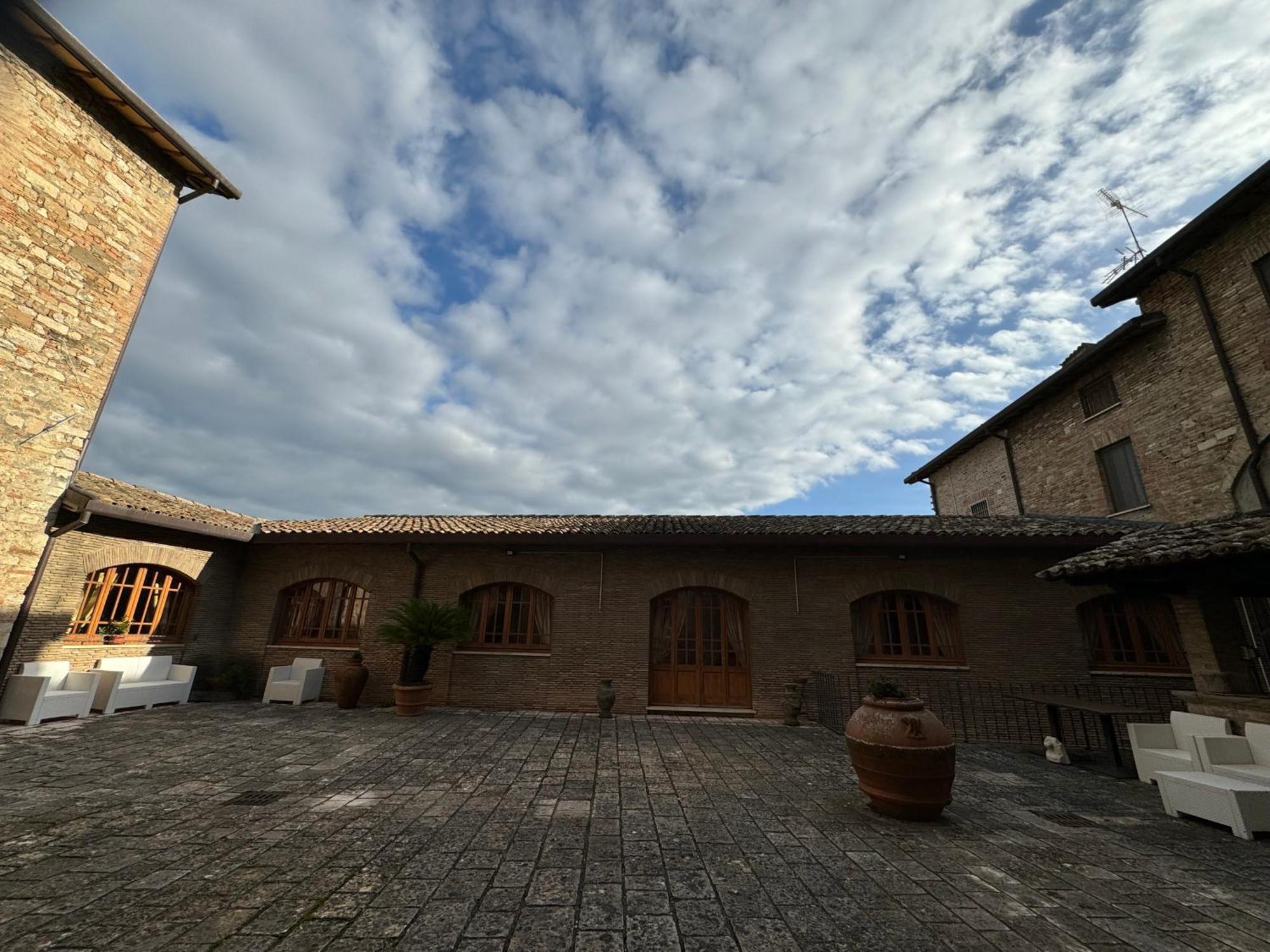 Hotel Monastero Ss. Annunziata Todi Exterior foto